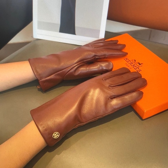 Hermès Sheepskin Gloves - Picture 1 of 9